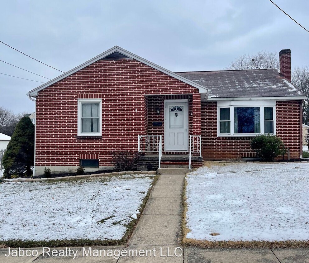3 br, 1 bath House 240 South Monroe Street House Rental in