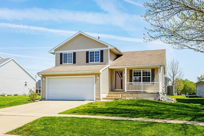Foto del edificio - SPACIOUS COMFORT!! 3 Bedroom, 2 Bathroom Home in Ankeny!
