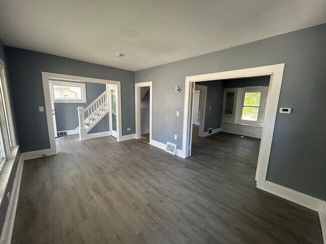 Foto del edificio - Coming Soon! Section 8 Accepted! Newly Ren...