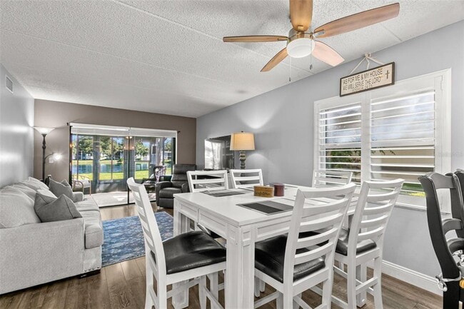 Building Photo - 237 Woodlake Wynde