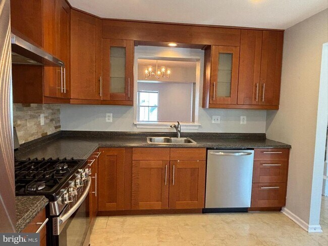 Foto del edificio - 4666 Louise St Claire Dr