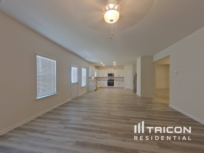 Building Photo - 928 Hesston Dr