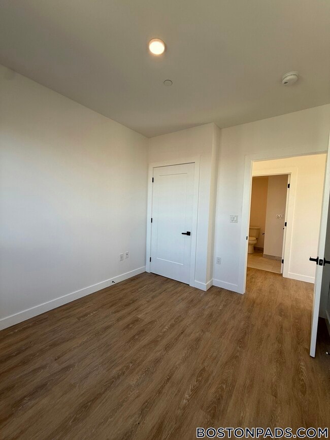 Building Photo - 199 Gardner St