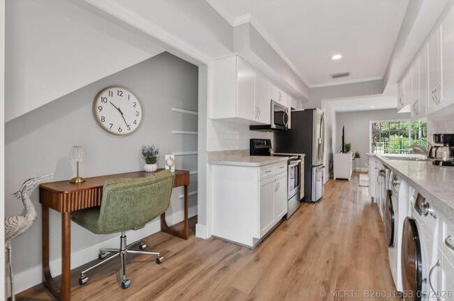 Building Photo - 11521 Landing Pl