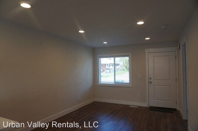 Building Photo - 1546 500 E