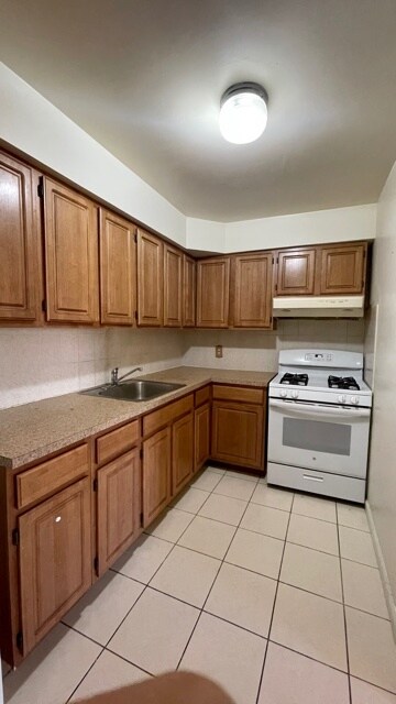 Kitchen - 6680 69th St