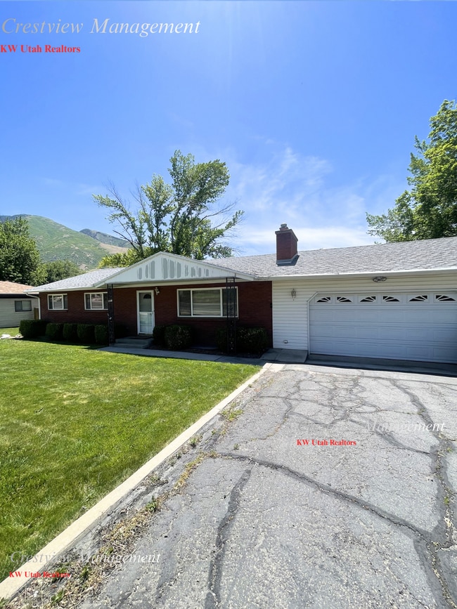 Foto del edificio - Charming Home with Expansive Yard in Prime Draper Location
