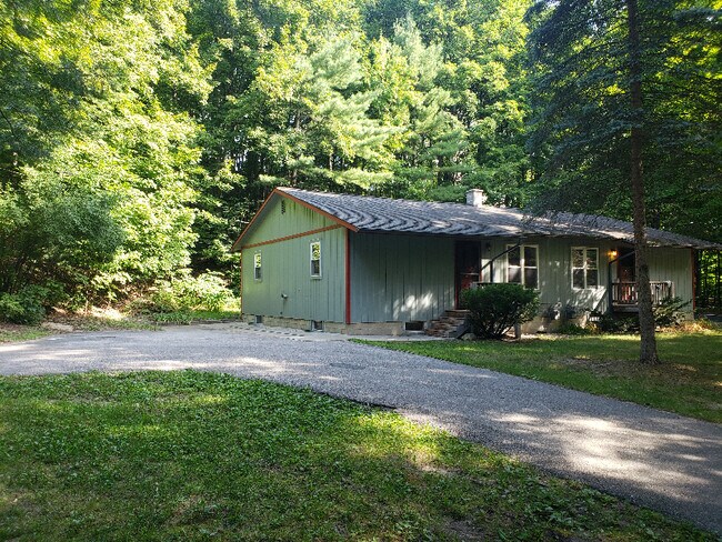 Building Photo - 4055 S Thornapple Hollow