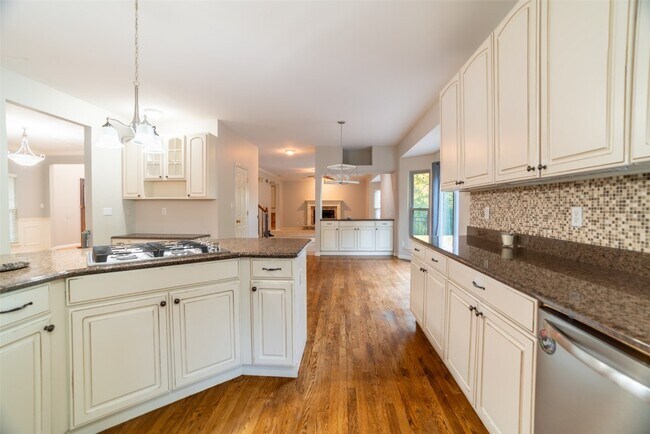 Foto del edificio - 570 Castle Ridge Dr