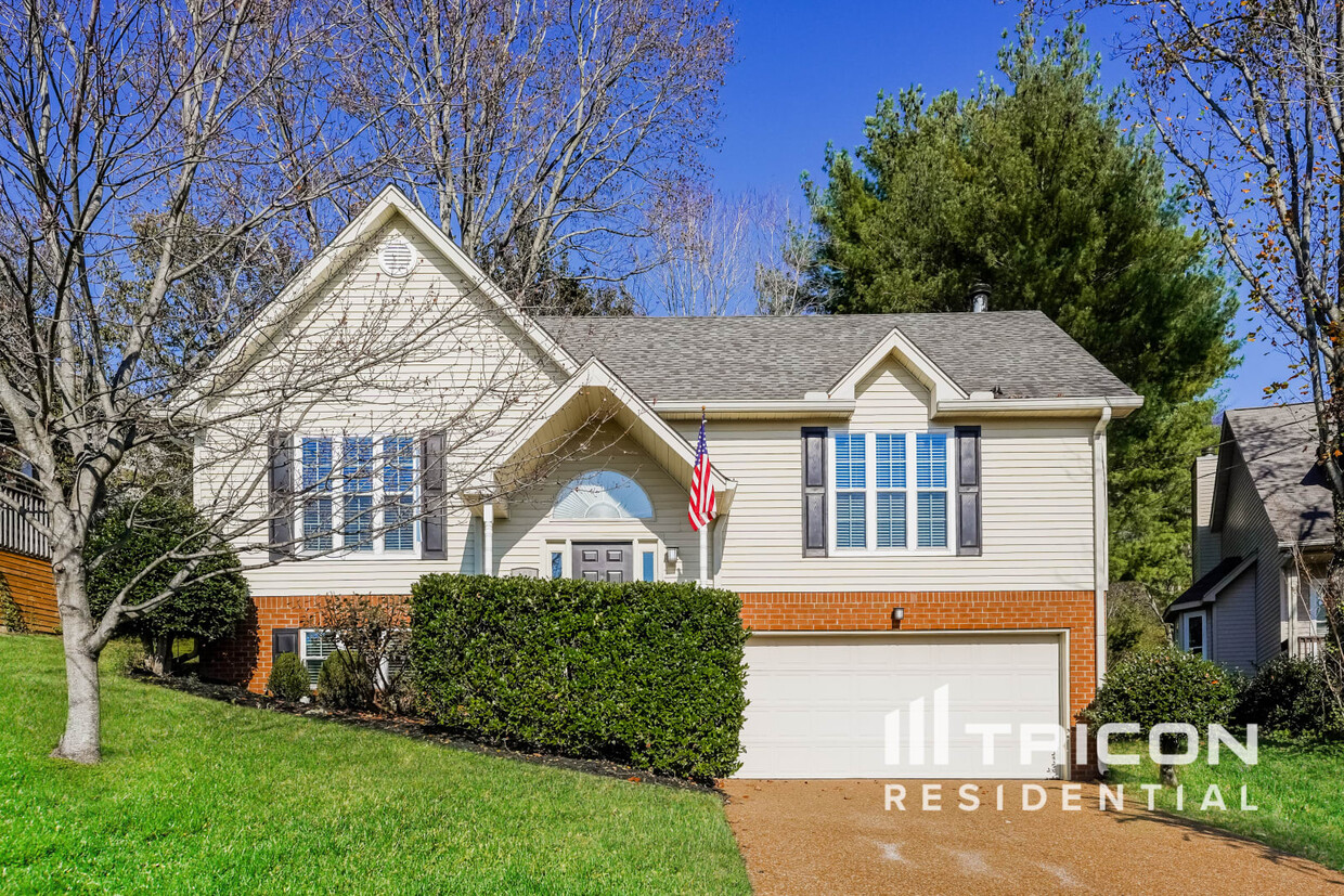 Primary Photo - 109 Peak Hill Cir