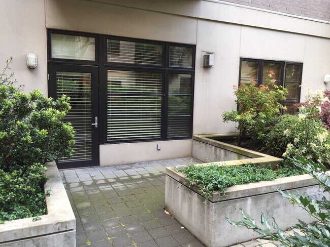 Foto del edificio - 725 NW 10th Ave