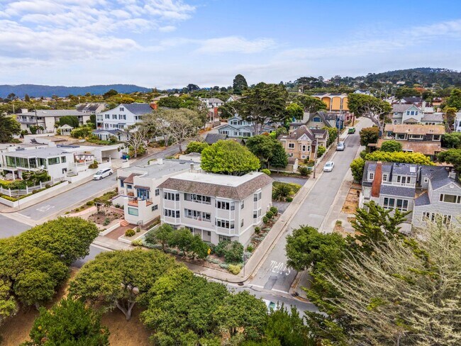 Foto del edificio - Ocean View Condo in Pacific Grove