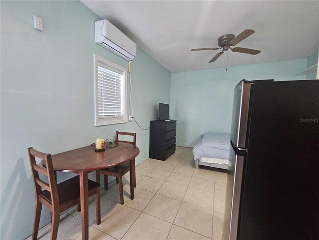 Foto del edificio - 896 Florida Pkwy