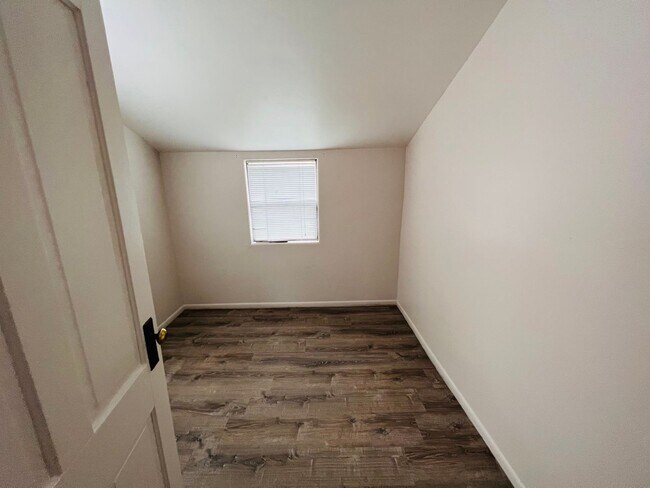 Building Photo - Downtown Home For Rent