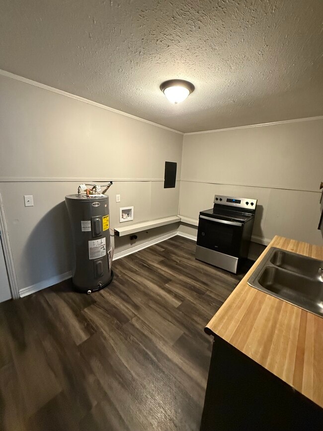 Building Photo - 616-622 14th St Quadplex