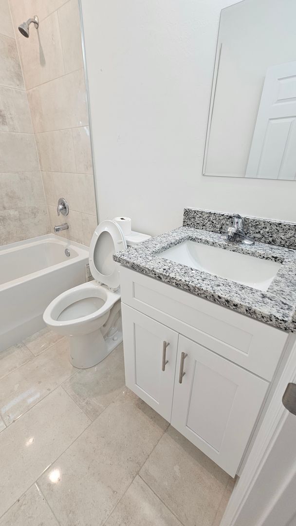 Foto del edificio - BRAND NEW TWO BEDROOM, TWO BATH-SW LEHIGH ...