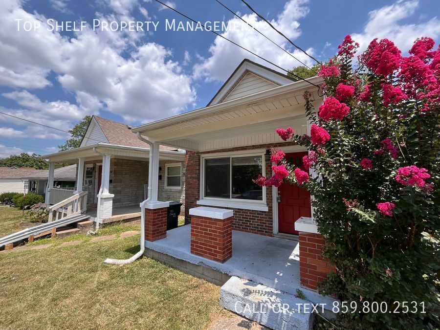 Primary Photo - 3 Bedroom Near Downtown!