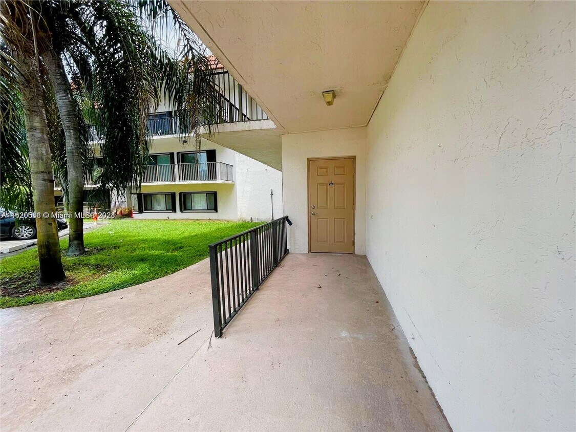 Primary Photo - 4725 SW 62nd Ave