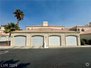 Building Photo - 1900 N Torrey Pines Dr