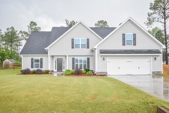 Building Photo - 124 Summer Creek Ln