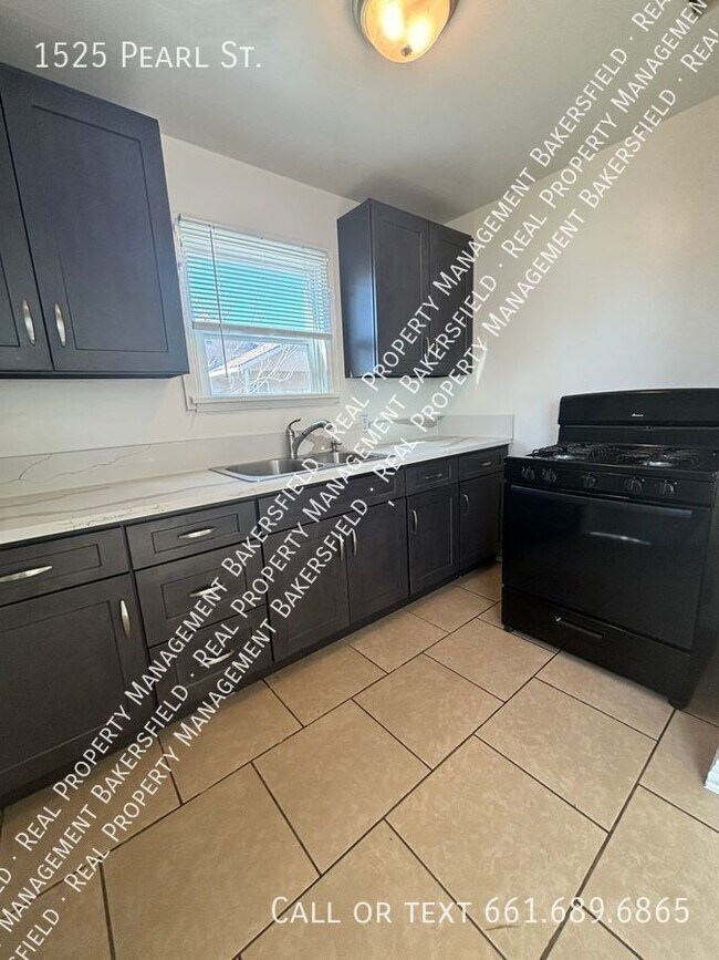 Building Photo - 1525 Pearl Street-Zero deposit, Ask us how!