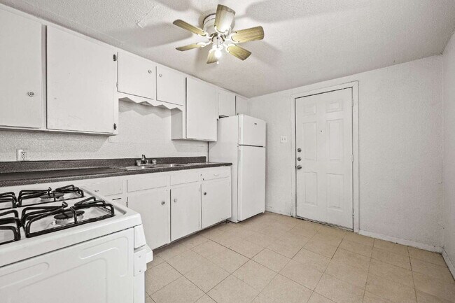 Foto del edificio - Spacious single story 2 bedroom 1 bath Ava...
