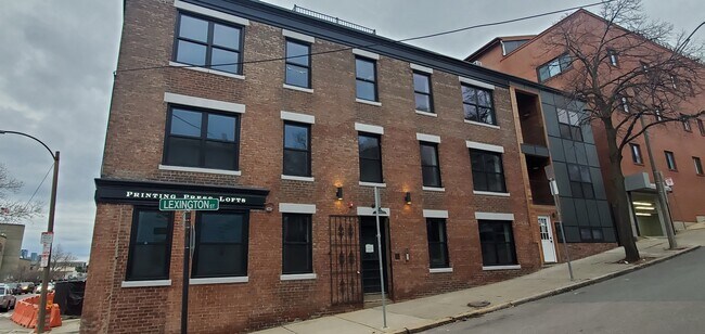 Building Photo - 2 Lexington St