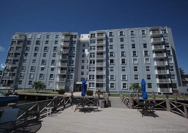 Building Photo - 430 Golden Isles Dr