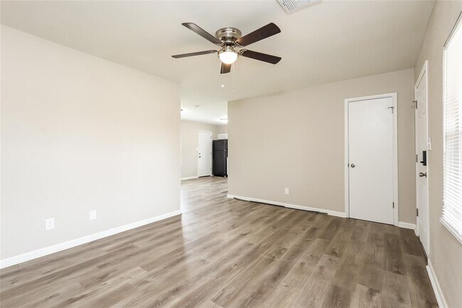 Foto del edificio - 624 E Towry Dr