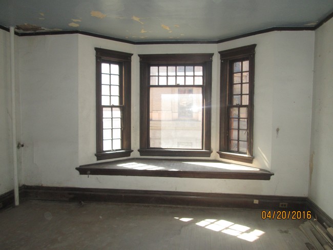 Building Photo - 101 W Quartz St