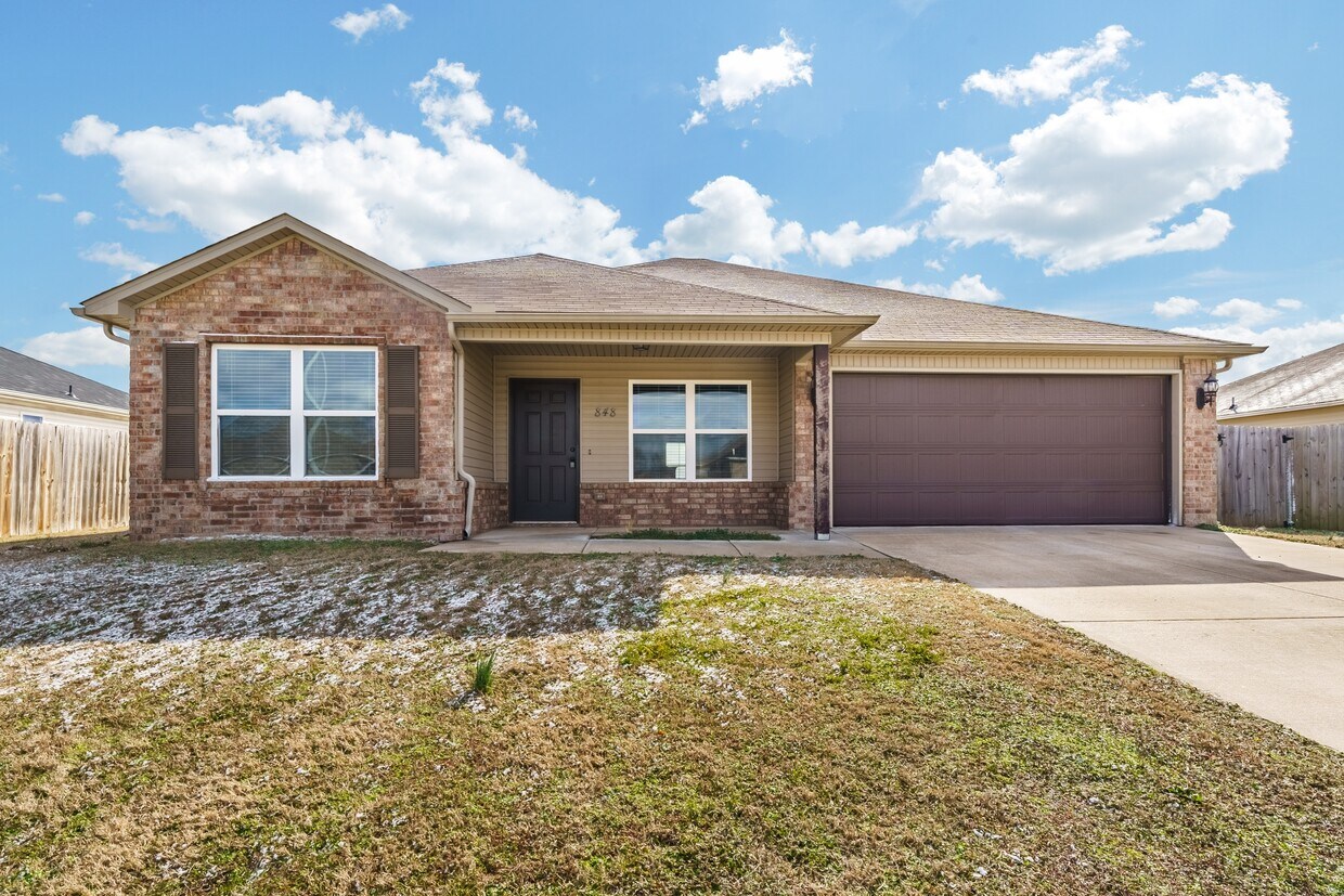 Foto principal - 848 NW Evans Cir