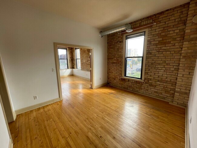 bedroom - 2556 Lyndale Avenue South