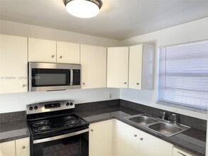 Building Photo - 9400 Live Oak Pl