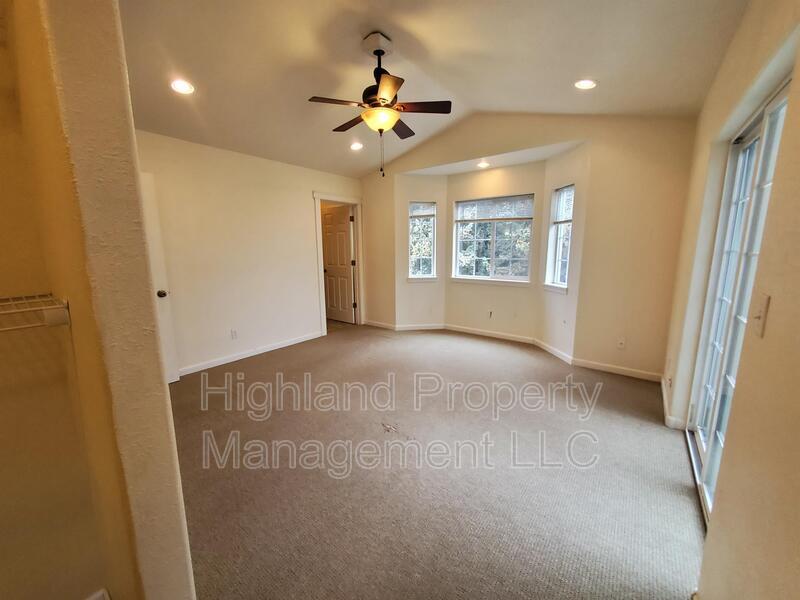 Building Photo - 1247 NE Williams St