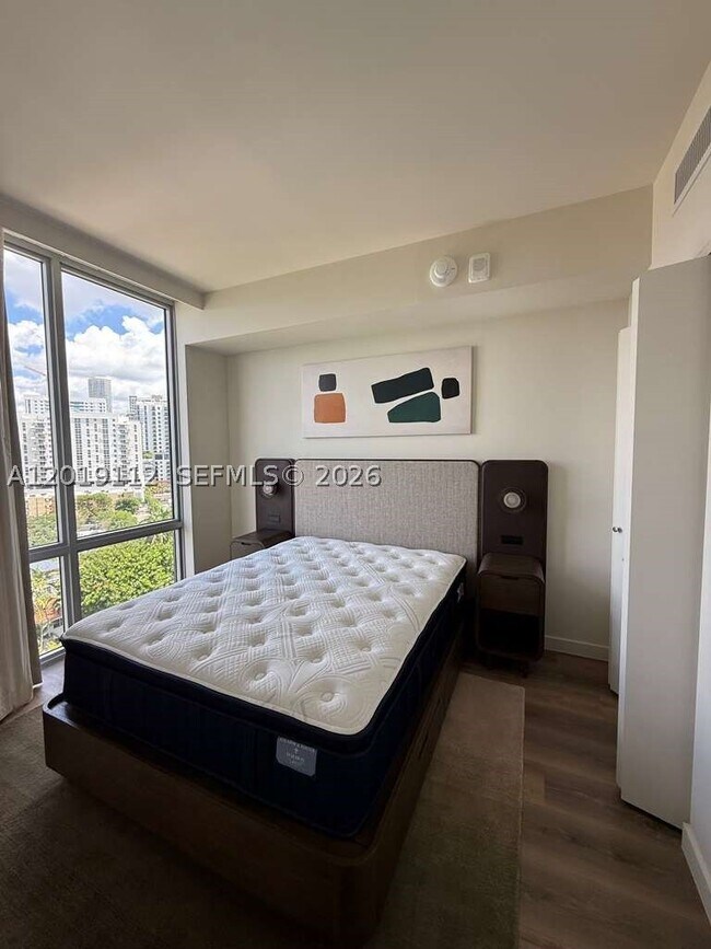 Building Photo - 1611 SW 2nd Ct