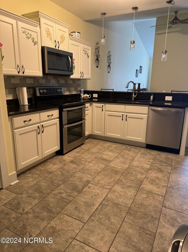 Foto del edificio - 2132 Remington Ct