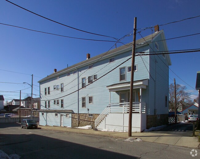 124 Hamlet St Fall River, MA 02724 Rentals Fall River, MA