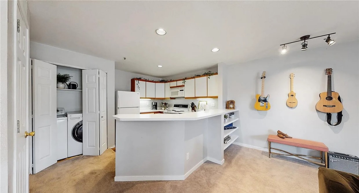 "Charming 1-Bedroom Condo with Mountain Views & Pool in Prime Boulder Location!" - "Charming 1-Bedroom Condo with Mountain Views & Pool in Prime Boulder Location!"