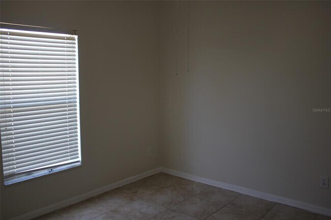Building Photo - 1903 Magical Ln