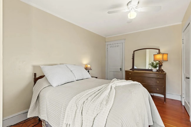 Building Photo - 12 Lawrence Ave