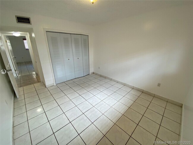 Foto del edificio - 2600 NW 14th St