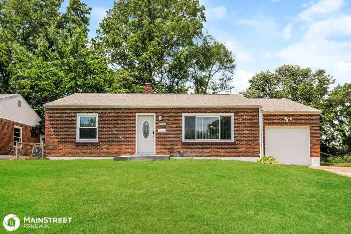 Foto principal - 8863 GRANADA PL, ST LOUIS, MO 63136