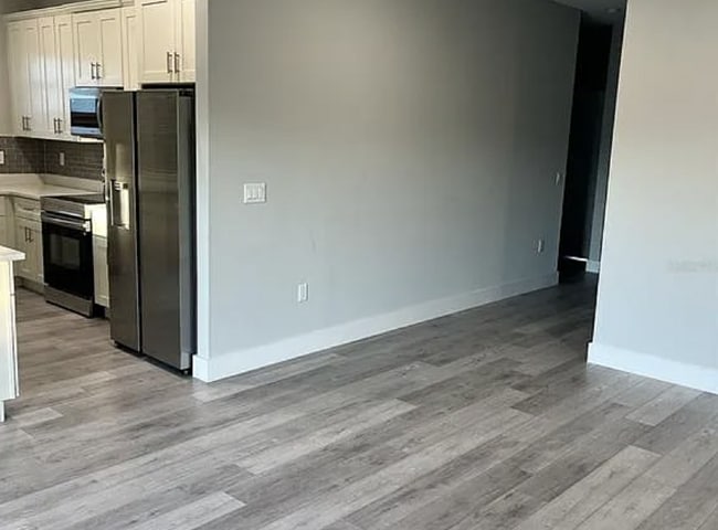 Building Photo - "Charming 3-Bedroom Oasis with 2 Full Bath...