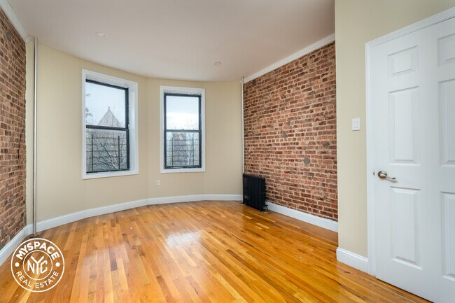 Foto del edificio - 994 Bushwick Ave