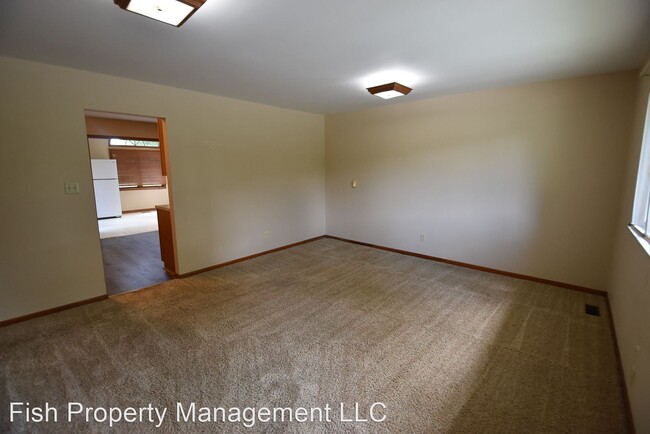 Building Photo - 4 br, 2.5 bath House - 6172 W 300 N