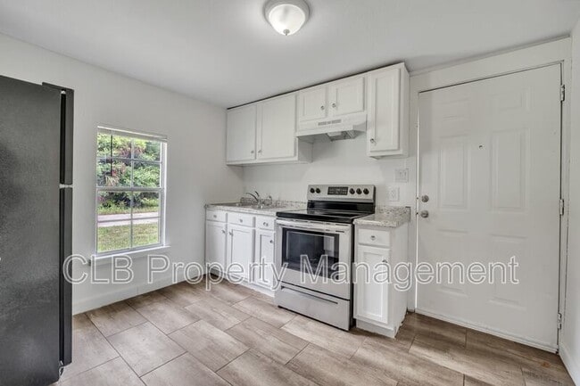 Building Photo - 735 Marion St