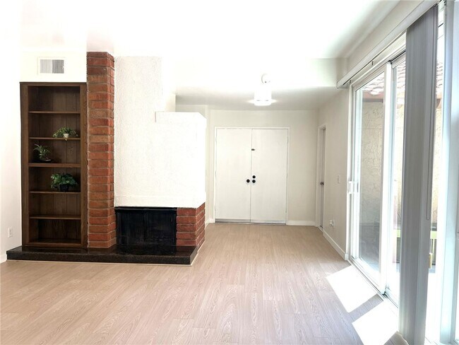 Building Photo - 525 Valley Forge Dr