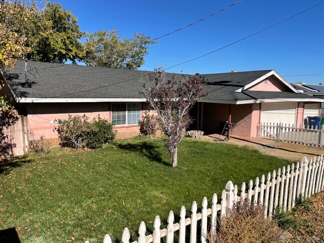 Front of House - 5527 W Ave M 2