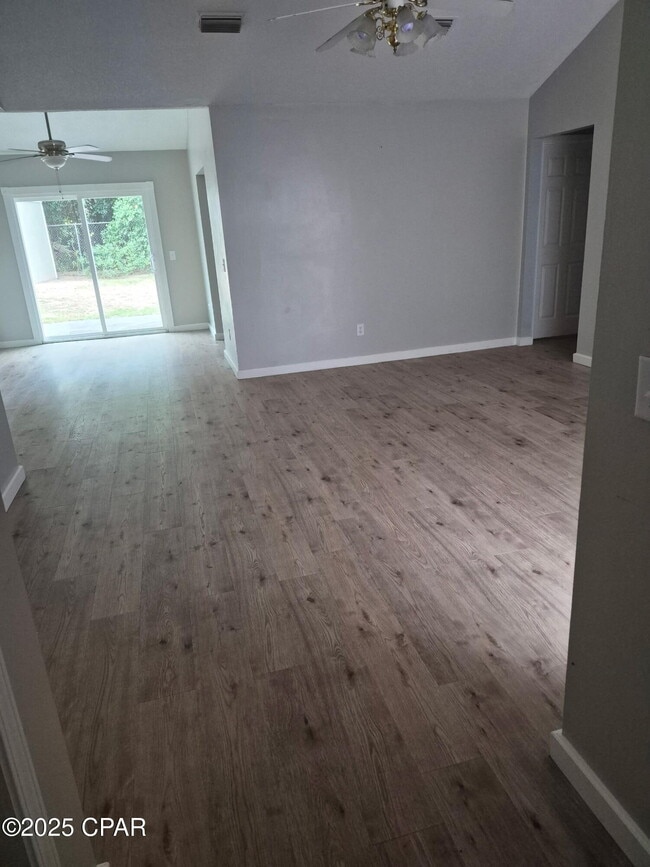 Building Photo - 145 Escanaba Ave