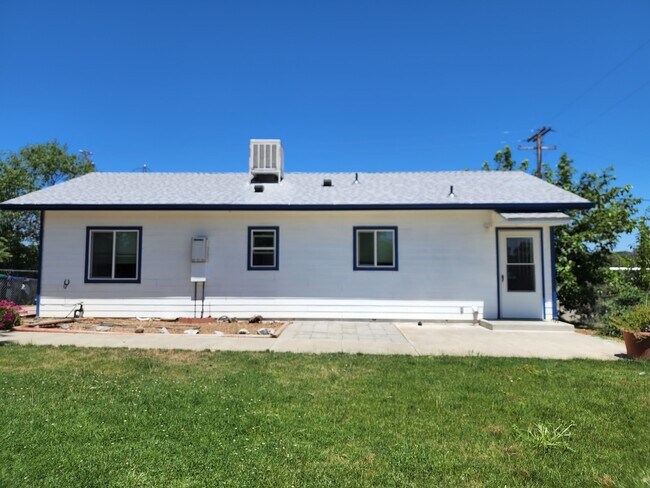 Foto del edificio - 16902 Hickman Ln